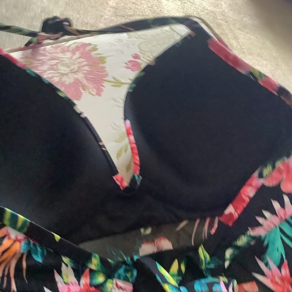 Shade & Shore one piece swimsuit black floral 36C 10/12 NWOT ties back box 1,000 - Picture 16 of 16